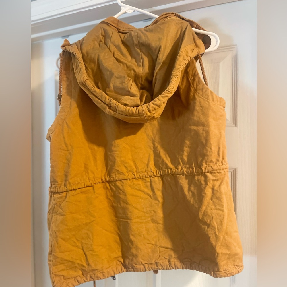 Vest - Picture 2 of 3